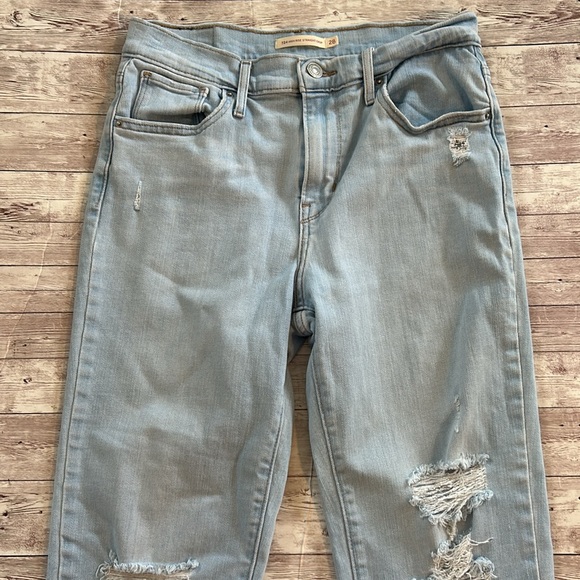 Levi’s 724 High Rise Straight Crop Leg Light Wash Ripped Knees Jeans - Picture 3 of 11